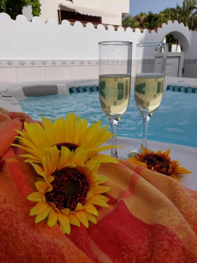 Dom wakacyjny Jacuzzi House Sunflower Costa Del Silencio